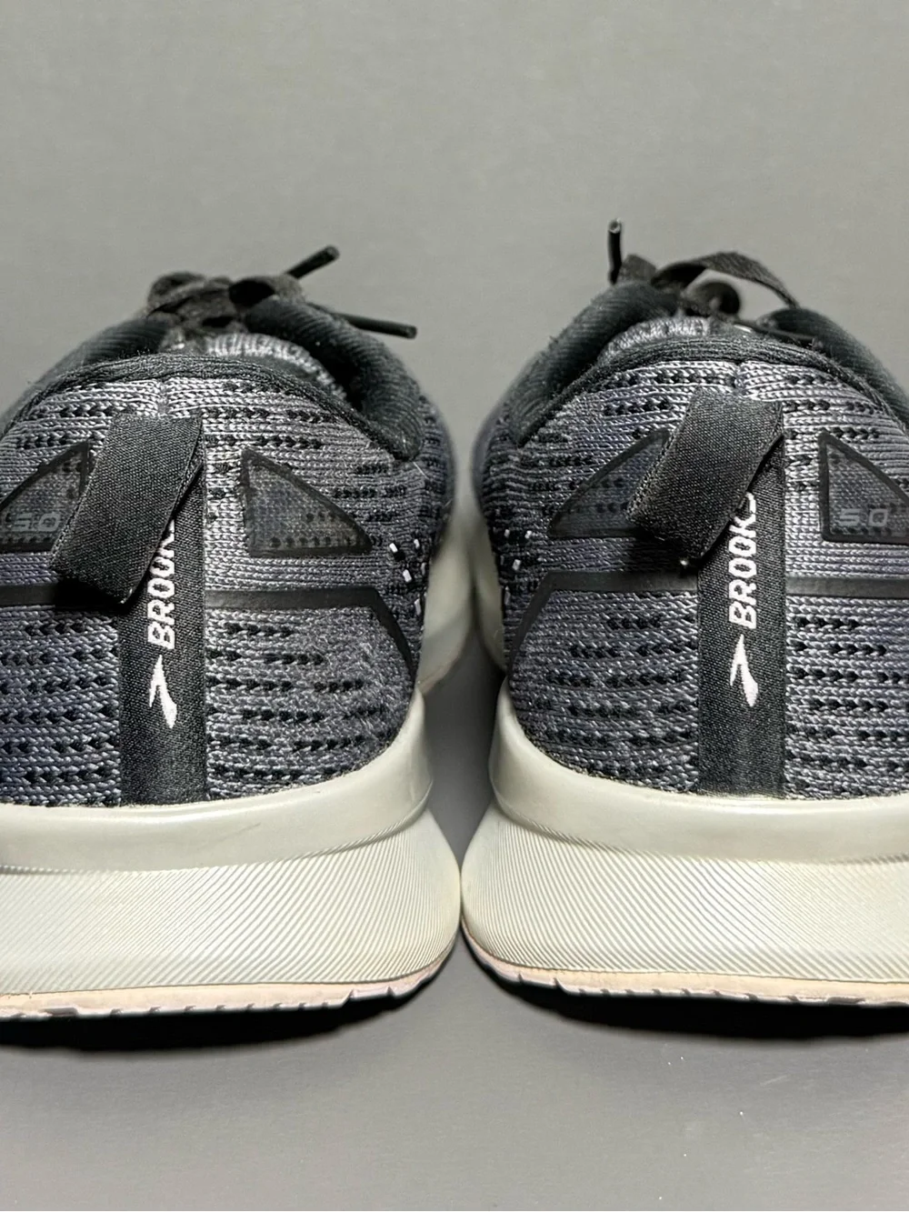 Brooks Levitate 5 Running Shoes Gray Women’s Size 9